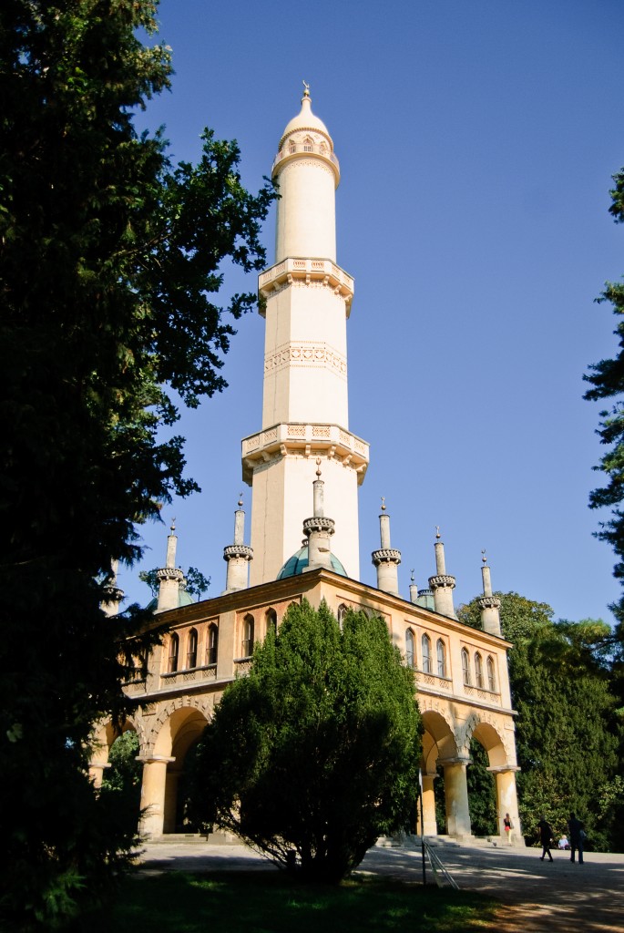 Minaret w parku pałacowym w Lednicy