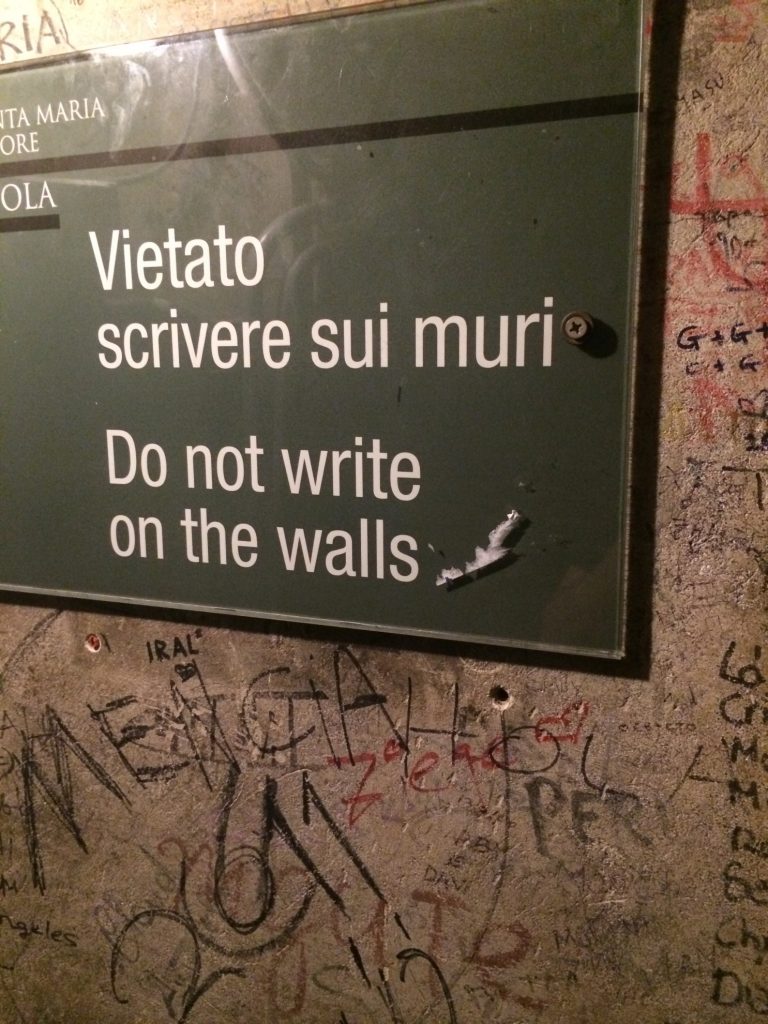 Florencja - napisy na murach w Campanille