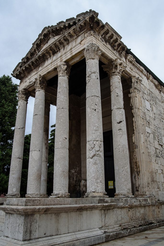 Świątynia Augusta w Puli