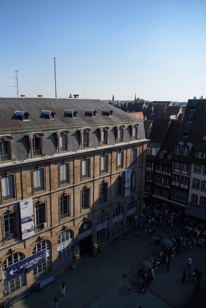 Widok na centrum Strasburga z katedralnej wieży