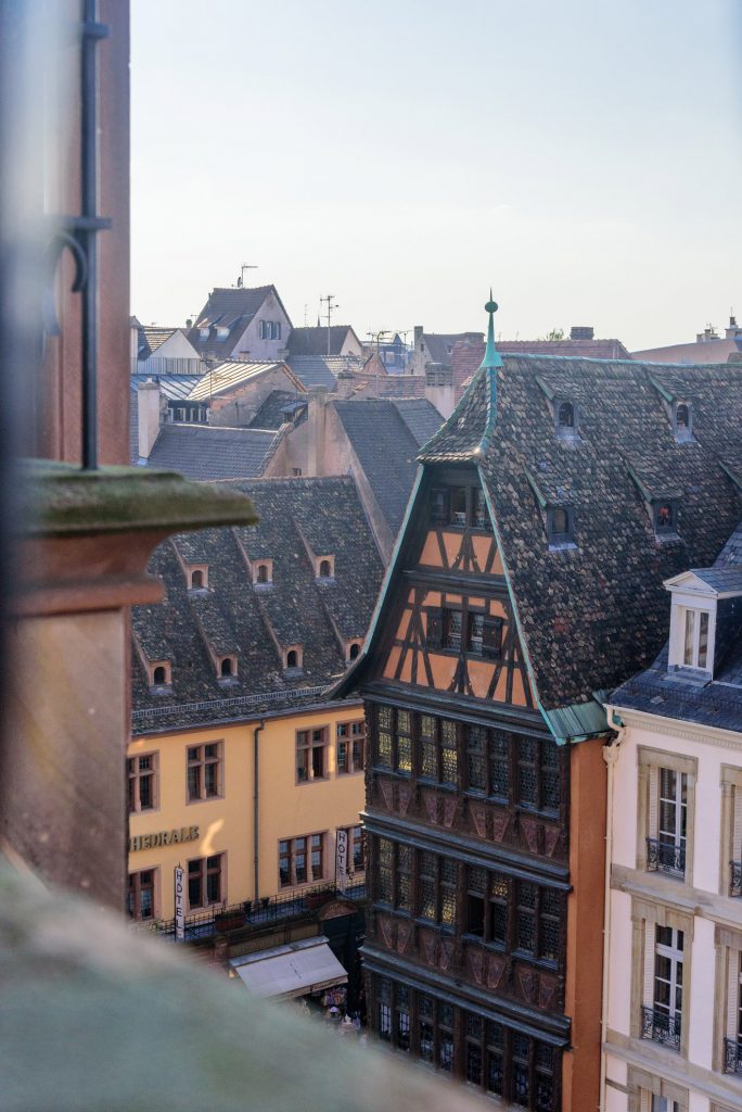 Widok na centrum i Maison Kammerzell w Strasburgu