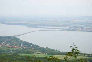 Widok na zbiornik Nové Mlýny z zamku Děvičky
