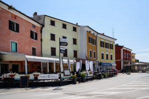 Kolorowe kamienice w Novigradzie