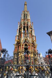 Piękna Studnia (Schöner Brunnen) - fontanna w Norymberdze