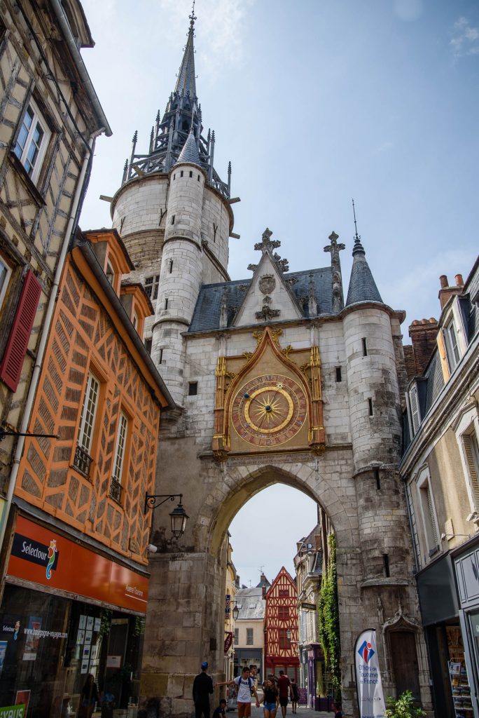 Wieża zegarowa w Auxerre