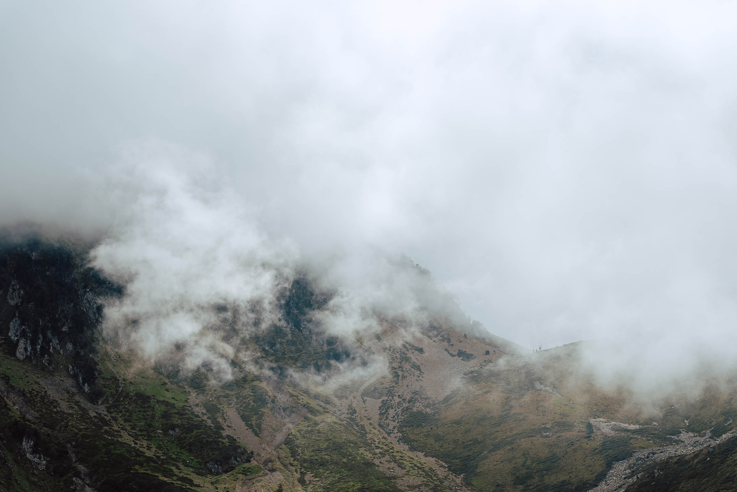 Pireneje Centralne w chmurach
