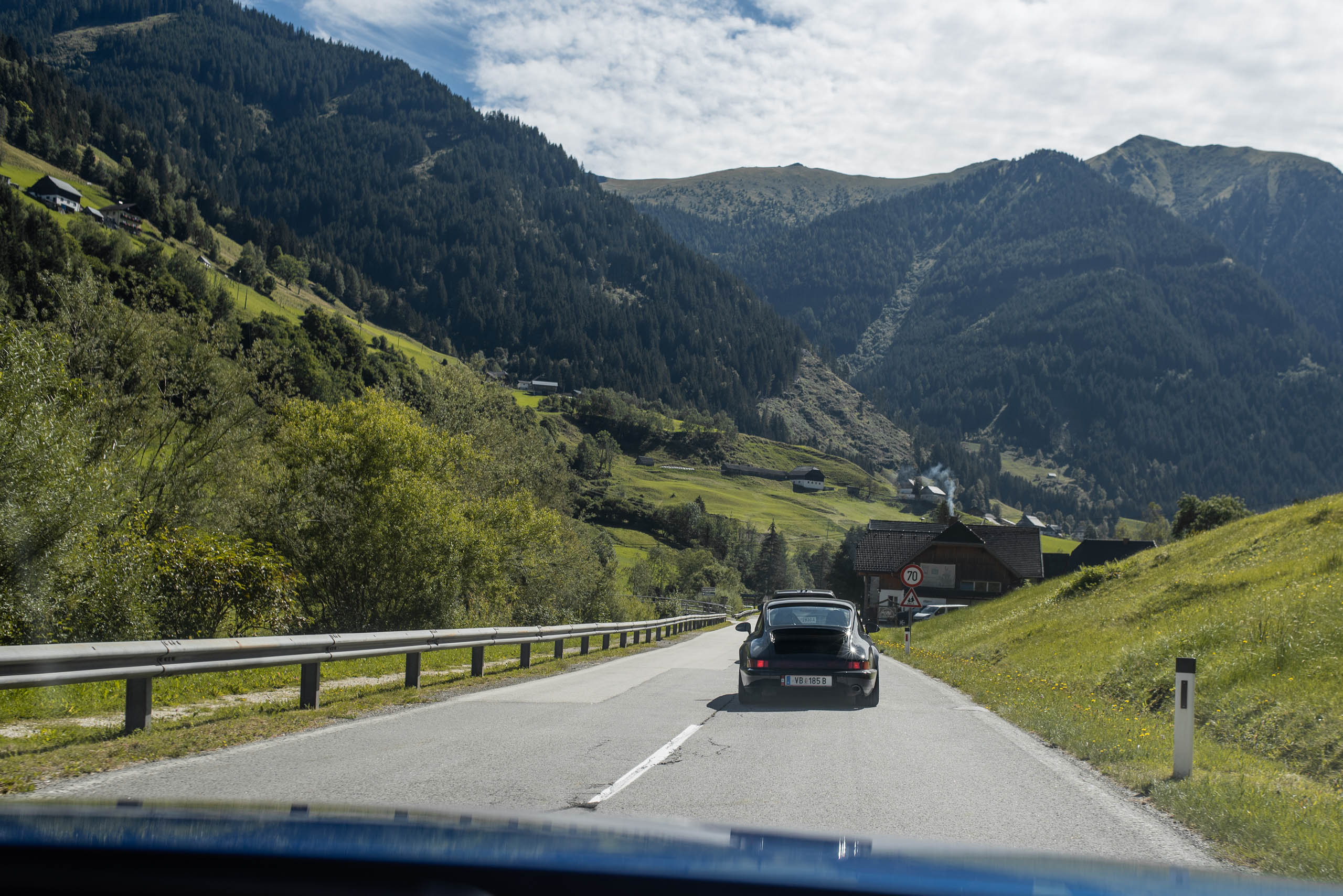 Porsche 911 w drodze na Sölk Pass