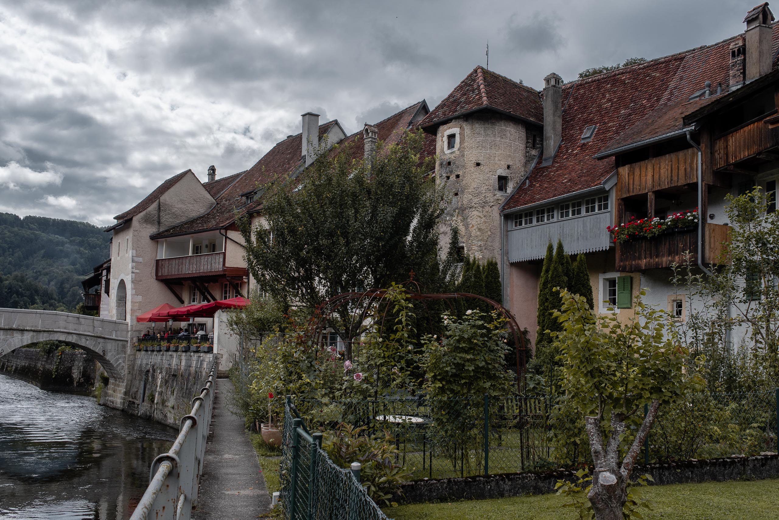 Saint-Ursanne od strony rzeki Doubs