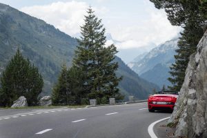 Ferrari California na Sustenpass
