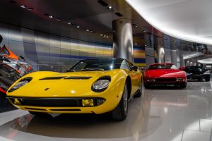 Ferrari Testarossa, Lamborghini Miura