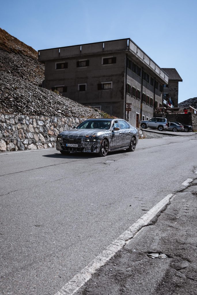 Muł testowy BMW na przełęczy Stelvio