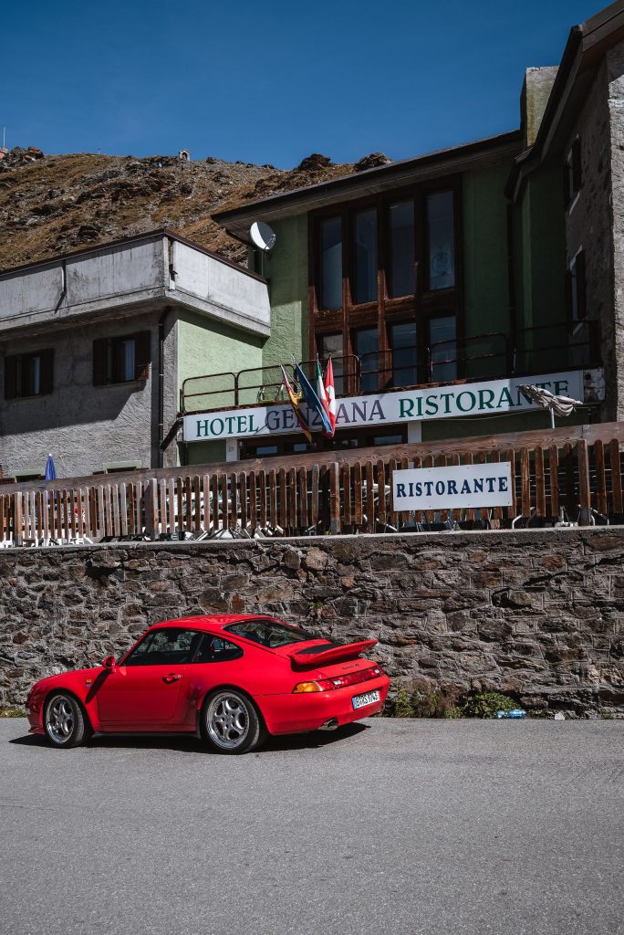 Porsche 911 na przełęczy Stelvio